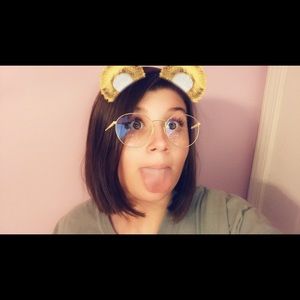 Meet your Posher, Brittney